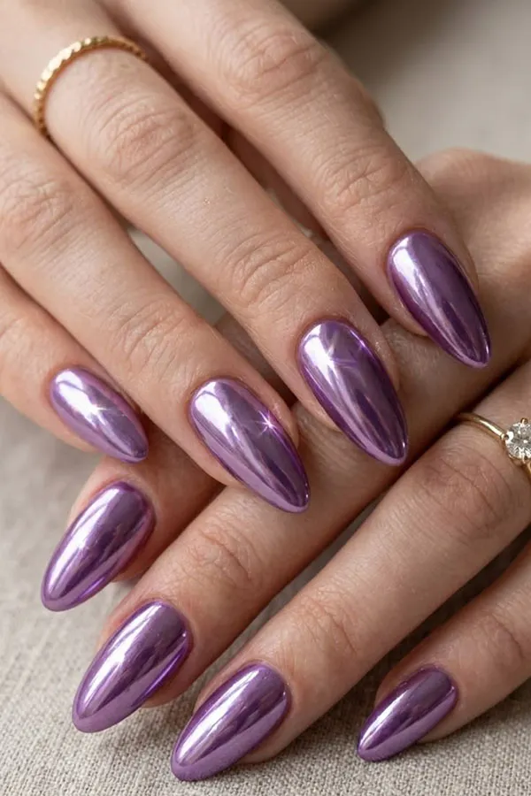 34 ایده کاشت ناخن کروم دخترانه؛ وقتی دستت زیر نور، خودش میدرخشه! 28 Chrome nail extensions 24