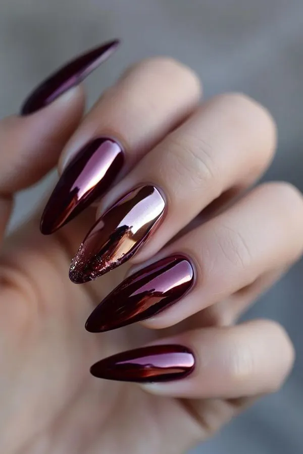 34 ایده کاشت ناخن کروم دخترانه؛ وقتی دستت زیر نور، خودش میدرخشه! 30 Chrome nail extensions 28