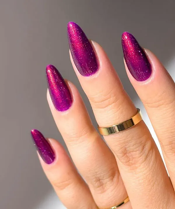 34 ایده کاشت ناخن کروم دخترانه؛ وقتی دستت زیر نور، خودش میدرخشه! 37 Chrome nail extensions 29