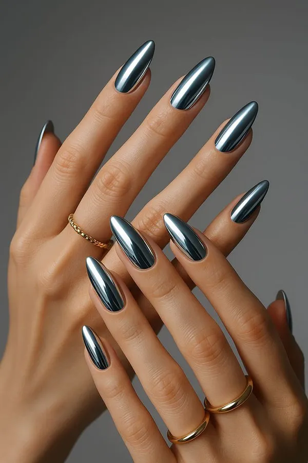 34 ایده کاشت ناخن کروم دخترانه؛ وقتی دستت زیر نور، خودش میدرخشه! 33 Chrome nail extensions 30