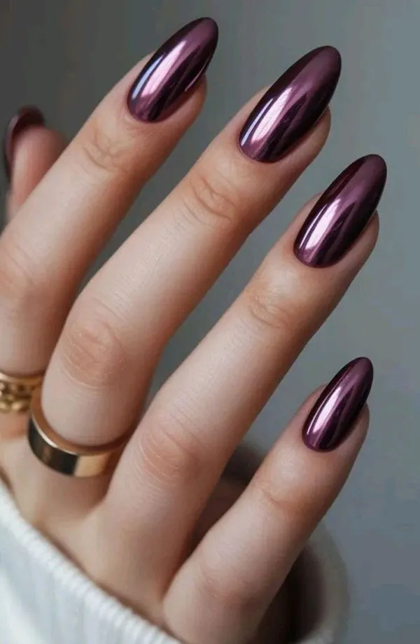 34 ایده کاشت ناخن کروم دخترانه؛ وقتی دستت زیر نور، خودش میدرخشه! 35 Chrome nail extensions 33