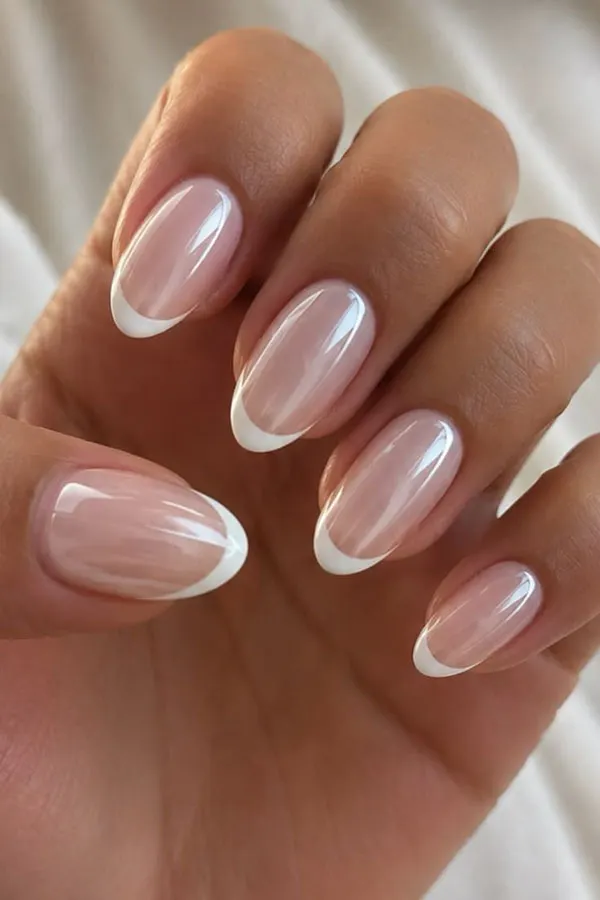 34 ایده کاشت ناخن کروم دخترانه؛ وقتی دستت زیر نور، خودش میدرخشه! 8 Chrome nail extensions 5