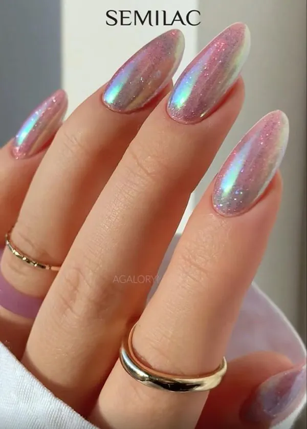 34 ایده کاشت ناخن کروم دخترانه؛ وقتی دستت زیر نور، خودش میدرخشه! 12 Chrome nail extensions 8