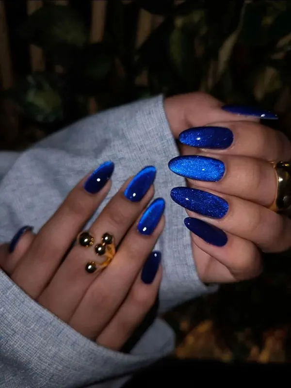 Dark and light blue nail designs 17