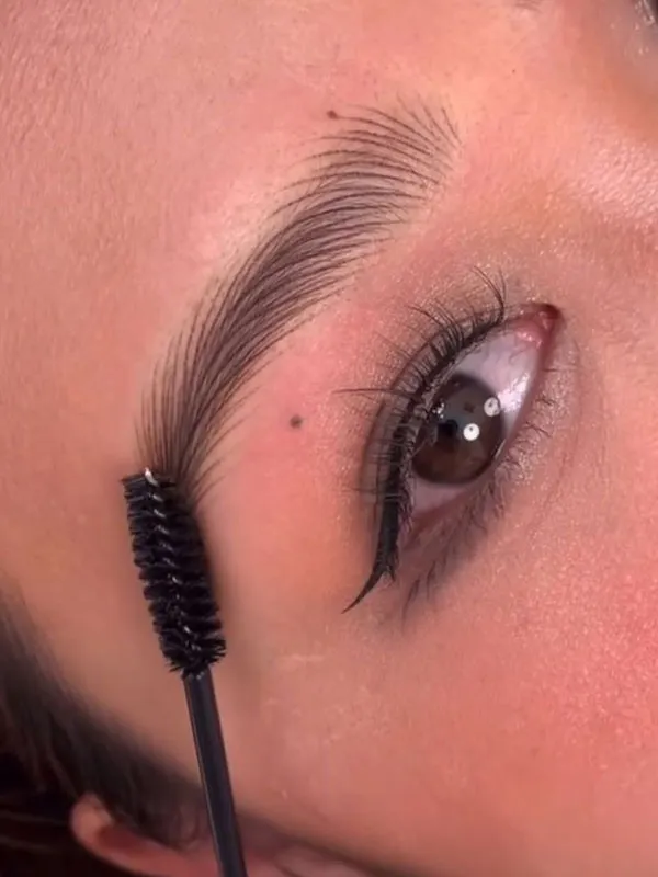 آموزش لیفت ابرو ترند 2026؛ بهترین روش برای داشتن ابروهای لیفتشده و طبیعی! 23 Eyebrow lift training 17