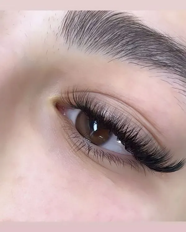 Eyelash extension model 25