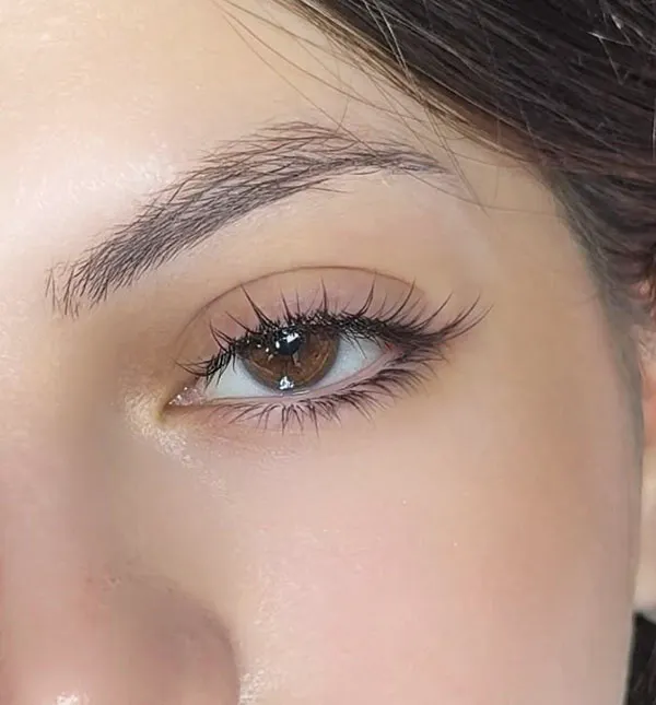 Eyelash extension model 32