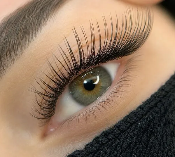Eyelash extension model 33