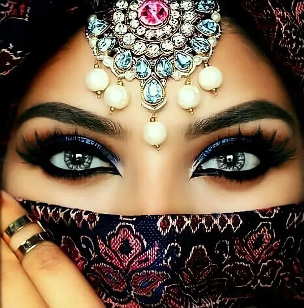 Heavy Arabic eye makeup 20