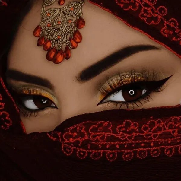 Heavy Arabic eye makeup 32