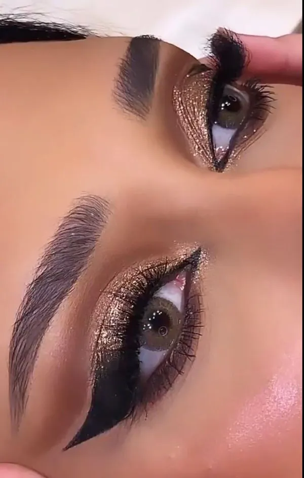 Heavy Arabic eye makeup 6