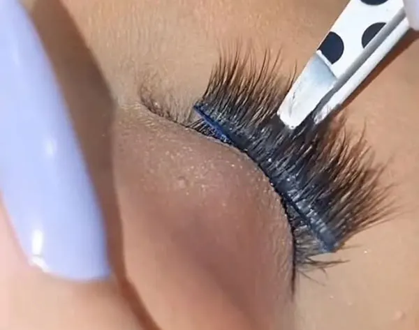 How to Apply False Eyelashes 22