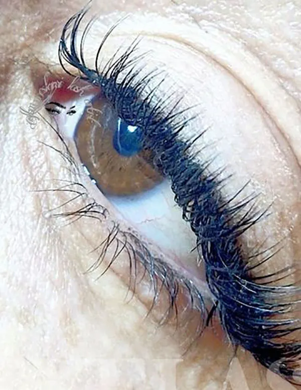 How to Apply False Eyelashes 24
