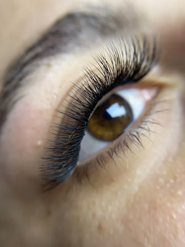 How to Apply False Eyelashes 8