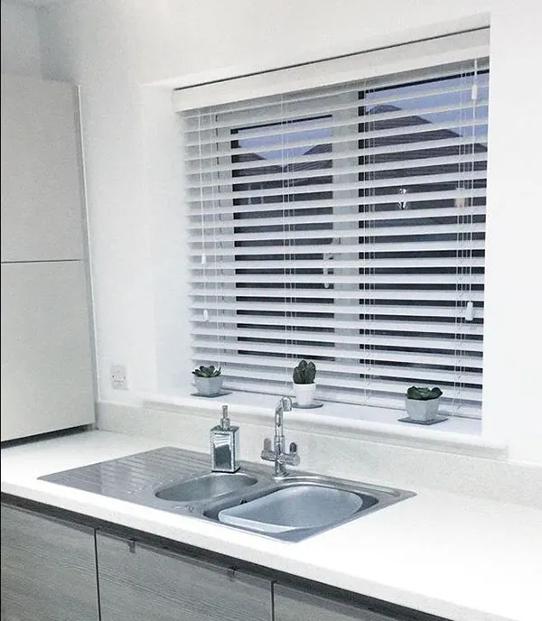 Kitchen Venetian blinds 3