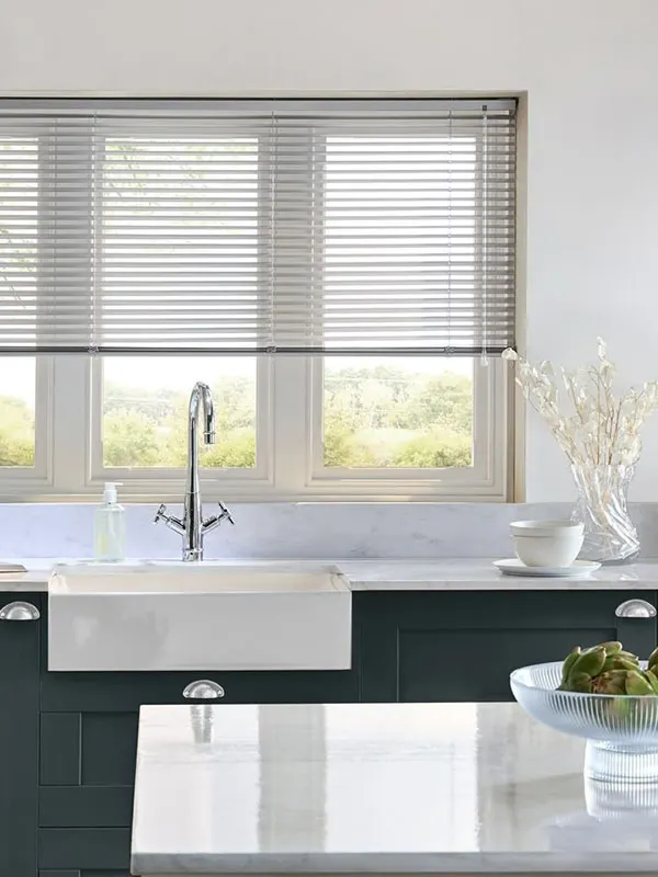 Kitchen Venetian blinds 33