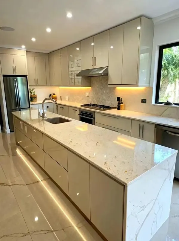 Kitchen island photo 11