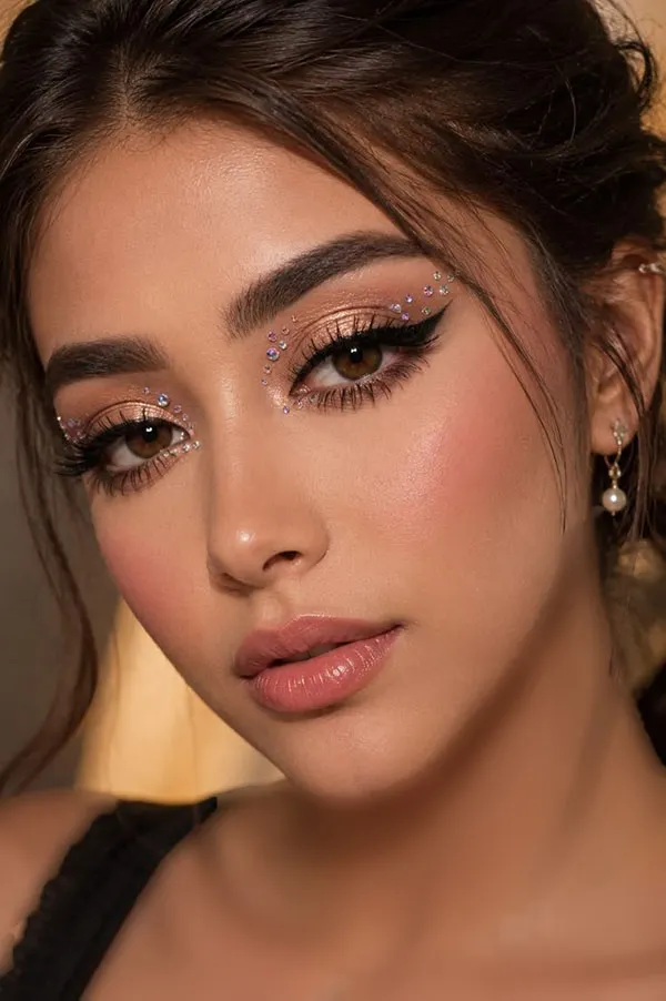 Makeup for a girl attending a wedding 25