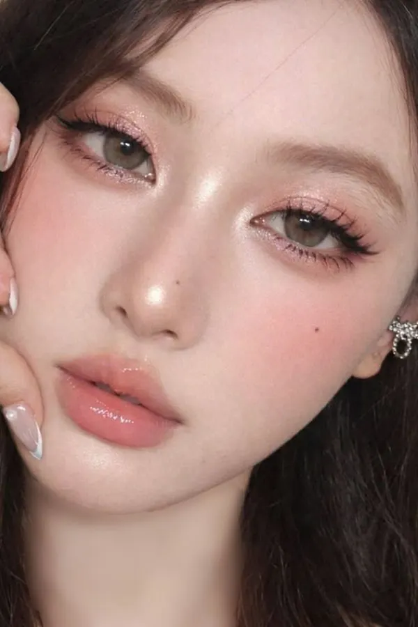 Makeup for a girl attending a wedding 7