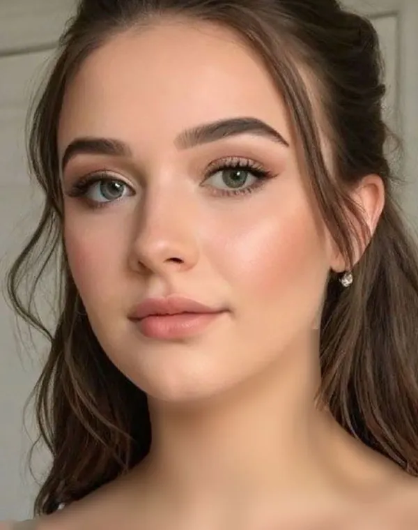 32 مدل آرایش صورت گرد دخترانه؛ ترفندهای ساده برای زاویهسازی چهره! 17 Makeup for a round face 14