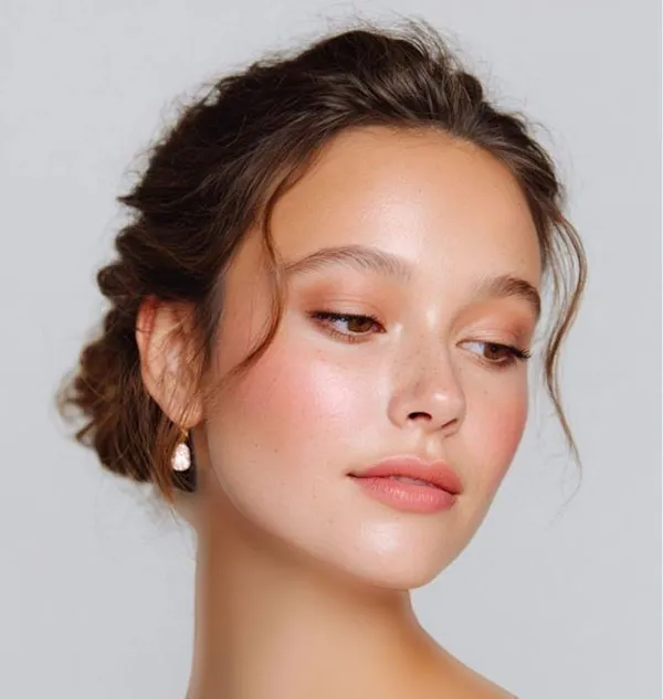 32 مدل آرایش صورت گرد دخترانه؛ ترفندهای ساده برای زاویهسازی چهره! 33 Makeup for a round face 30