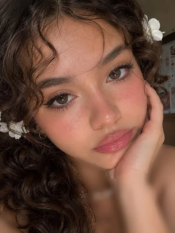 Soft girly makeup 25