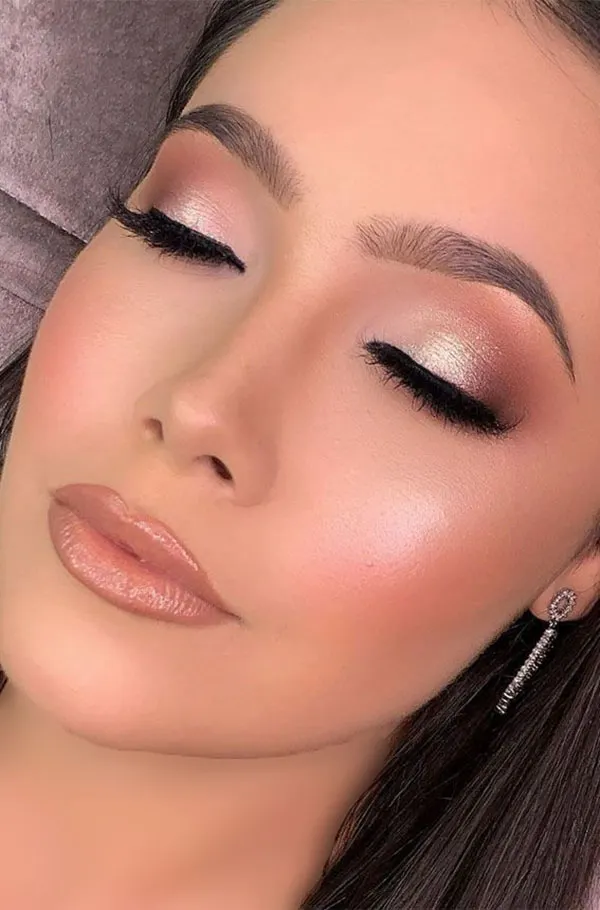 آرایش جدید صورت 1405 که امسال همه دوست دارند! 21 Trendy Makeup Looks 18