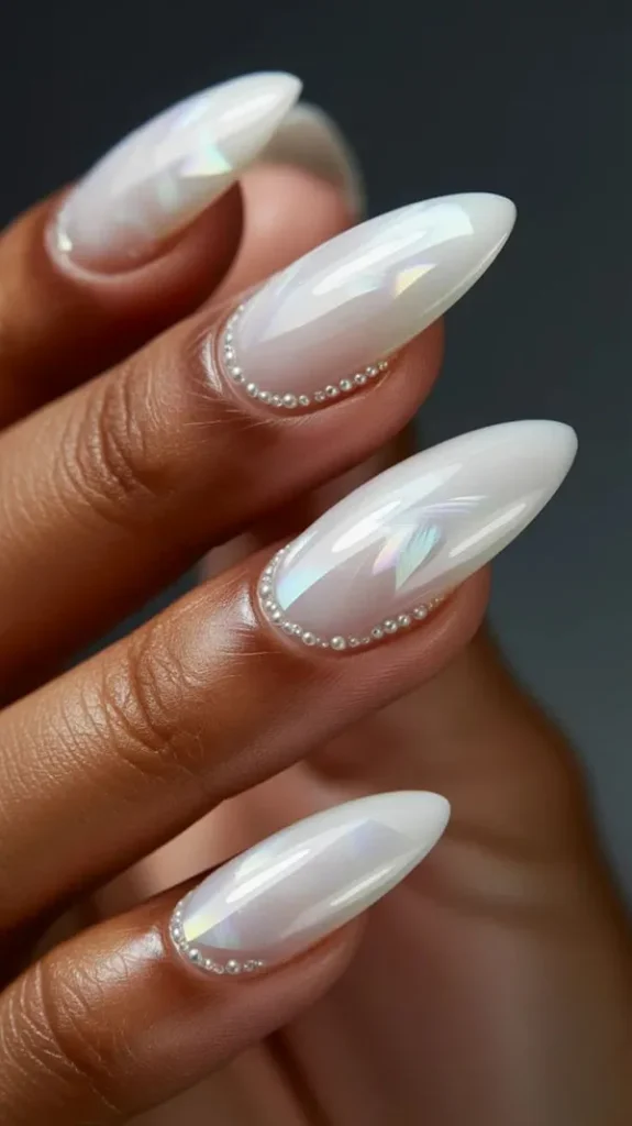 32 مدل ناخن عروس سفید که برای شب عروسی فوقالعادهاند! 16 White bridal nail design 13