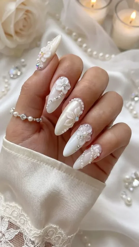 32 مدل ناخن عروس سفید که برای شب عروسی فوقالعادهاند! 28 White bridal nail design 25