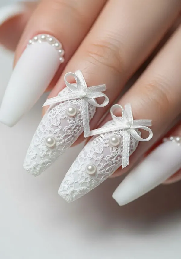 32 مدل ناخن عروس سفید که برای شب عروسی فوقالعادهاند! 30 White bridal nail design 26