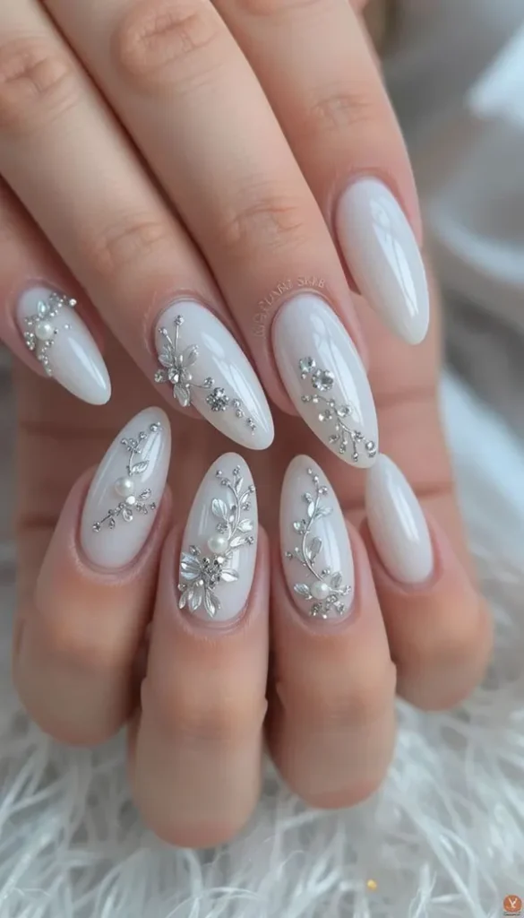32 مدل ناخن عروس سفید که برای شب عروسی فوقالعادهاند! 7 White bridal nail design 4