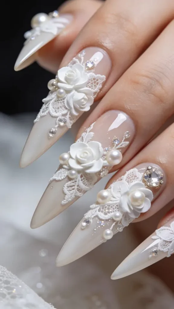 32 مدل ناخن عروس سفید که برای شب عروسی فوقالعادهاند! 12 White bridal nail design 9