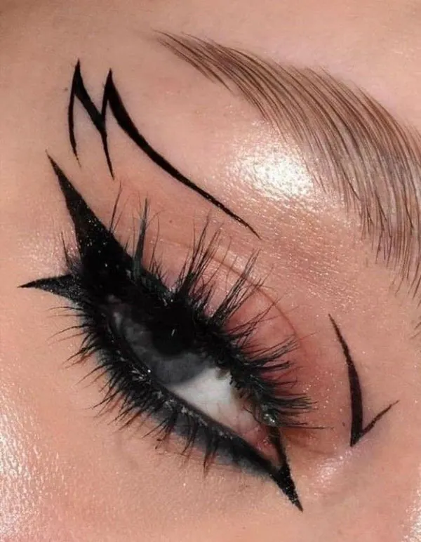 Womens Khaleeji style eye makeup 14