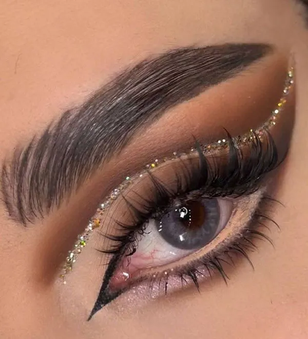 Womens Khaleeji style eye makeup 20