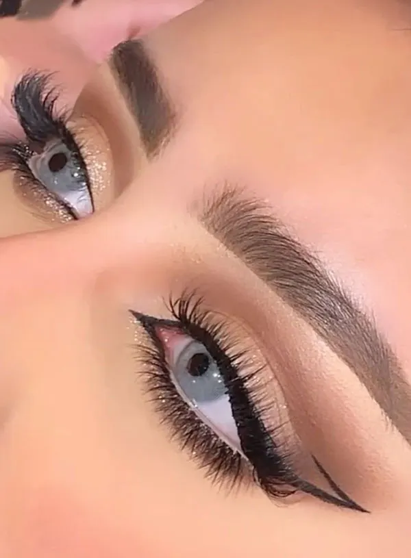 Womens Khaleeji style eye makeup 21