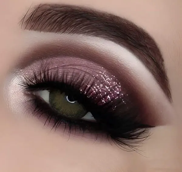 Womens Khaleeji style eye makeup 22