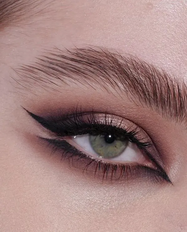 Womens Khaleeji style eye makeup 24
