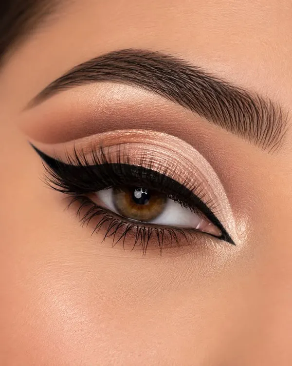 Womens Khaleeji style eye makeup 25