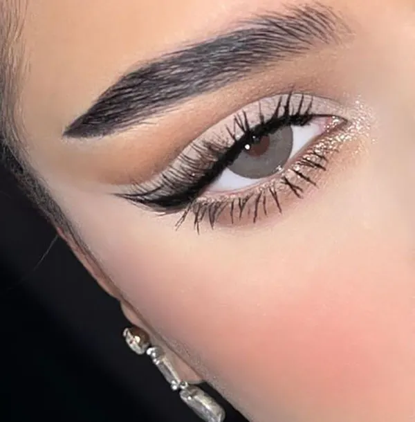 Womens Khaleeji style eye makeup 4