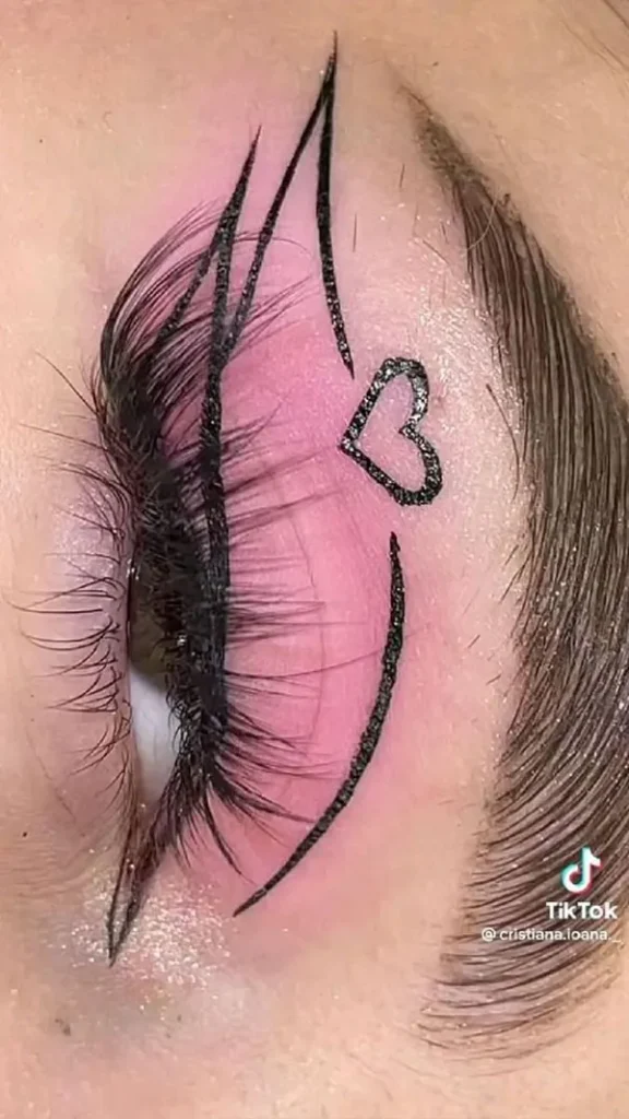 Womens Khaleeji style eye makeup 5