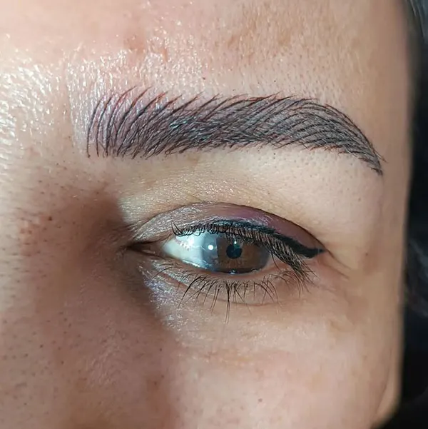 30 مدل تتو ابرو شیک؛ از نچرال تا ابروهای پررنگ و چشمگیر! 21 Eyebrow tattoo model 18