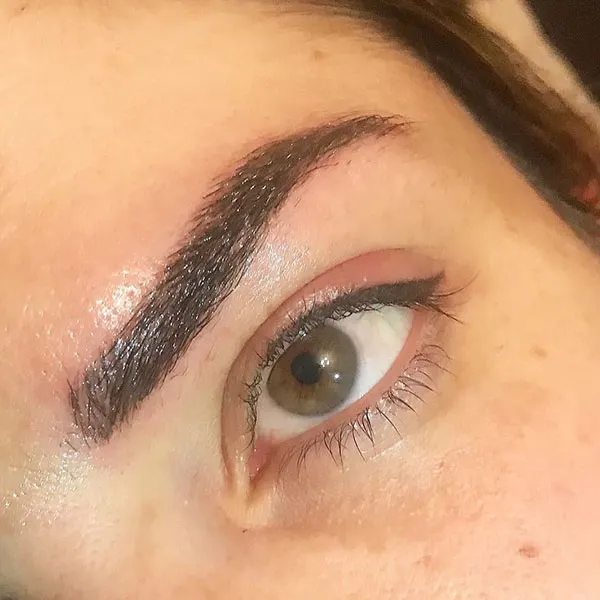 30 مدل تتو ابرو شیک؛ از نچرال تا ابروهای پررنگ و چشمگیر! 25 Eyebrow tattoo model 21