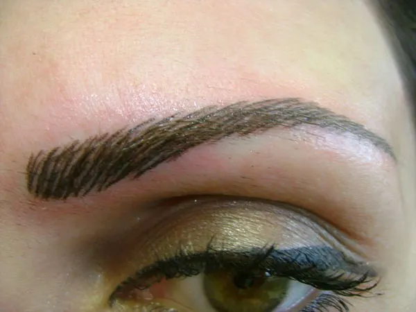 30 مدل تتو ابرو شیک؛ از نچرال تا ابروهای پررنگ و چشمگیر! 30 Eyebrow tattoo model 26