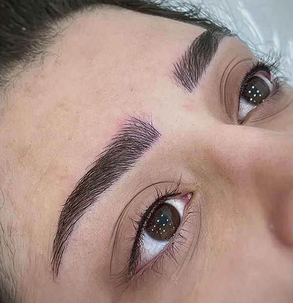 30 مدل تتو ابرو شیک؛ از نچرال تا ابروهای پررنگ و چشمگیر! 31 Eyebrow tattoo model 27