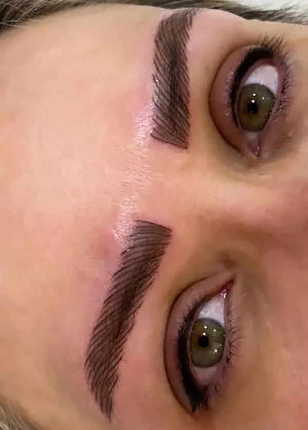 30 مدل تتو ابرو شیک؛ از نچرال تا ابروهای پررنگ و چشمگیر! 29 Eyebrow tattoo model 28