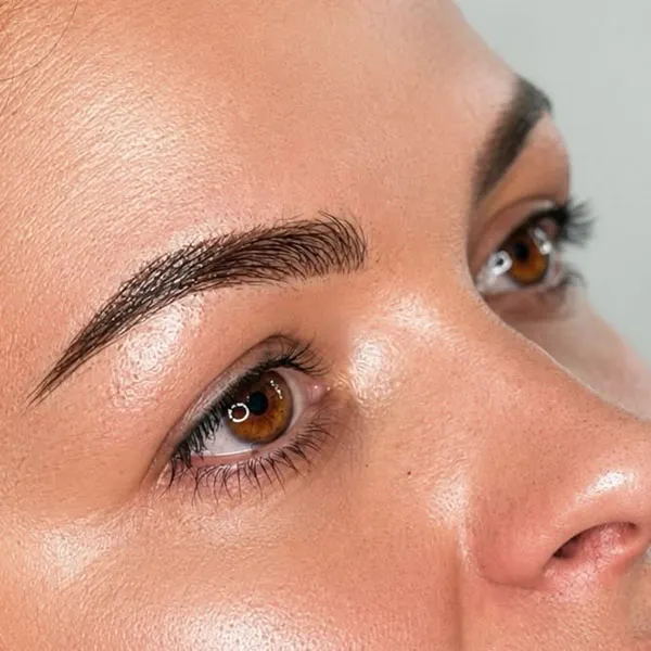 30 مدل تتو ابرو شیک؛ از نچرال تا ابروهای پررنگ و چشمگیر! 7 Eyebrow tattoo model 4
