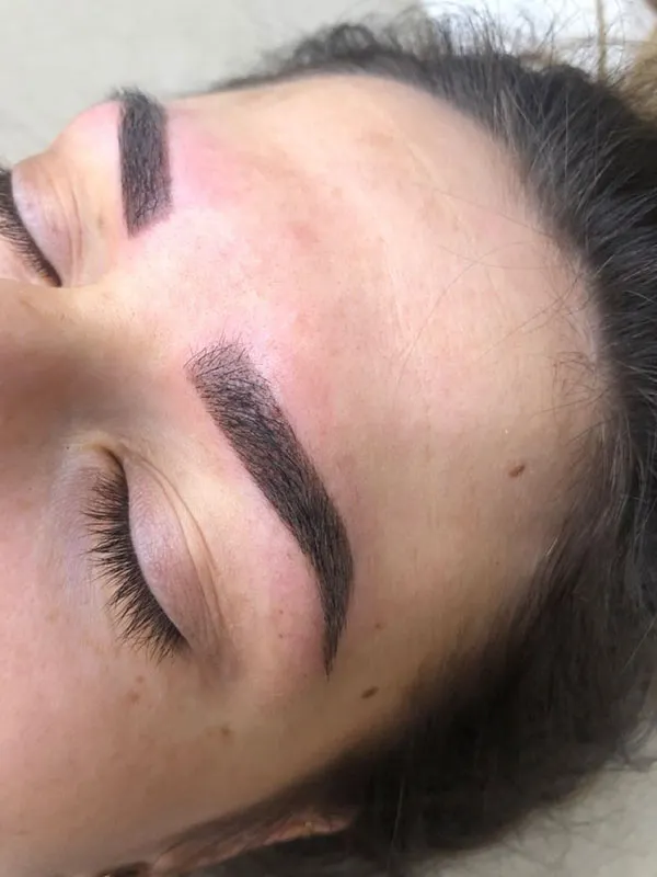 30 مدل تتو ابرو شیک؛ از نچرال تا ابروهای پررنگ و چشمگیر! 12 Eyebrow tattoo model 9