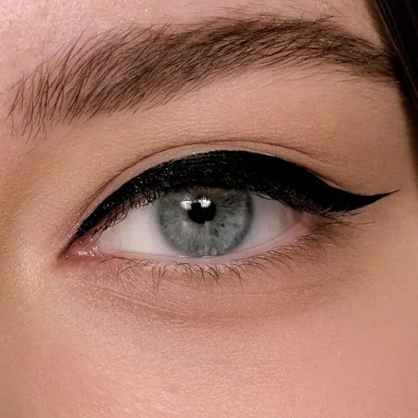30 مدل خط چشم برای پلک افتاده؛ از خط باریک تا باتوینگ! 24 Eyeliner styles for hooded eyes 23