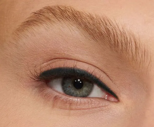 30 مدل خط چشم برای پلک افتاده؛ از خط باریک تا باتوینگ! 29 Eyeliner styles for hooded eyes 26