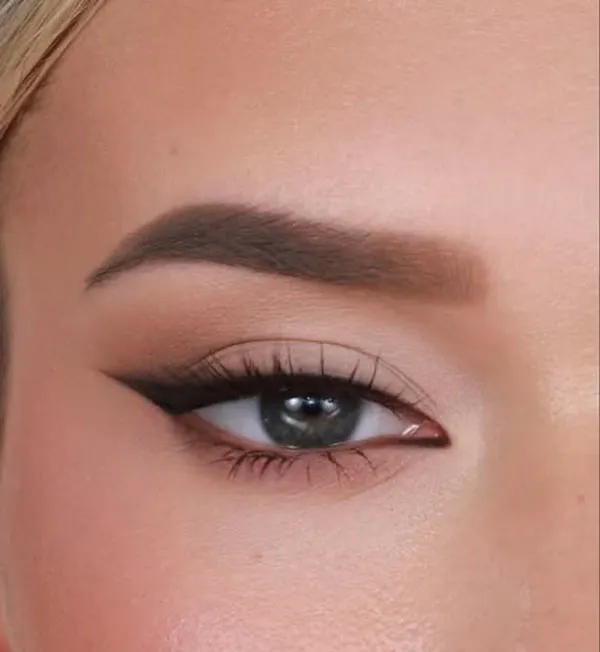 30 مدل خط چشم برای پلک افتاده؛ از خط باریک تا باتوینگ! 30 Eyeliner styles for hooded eyes 28